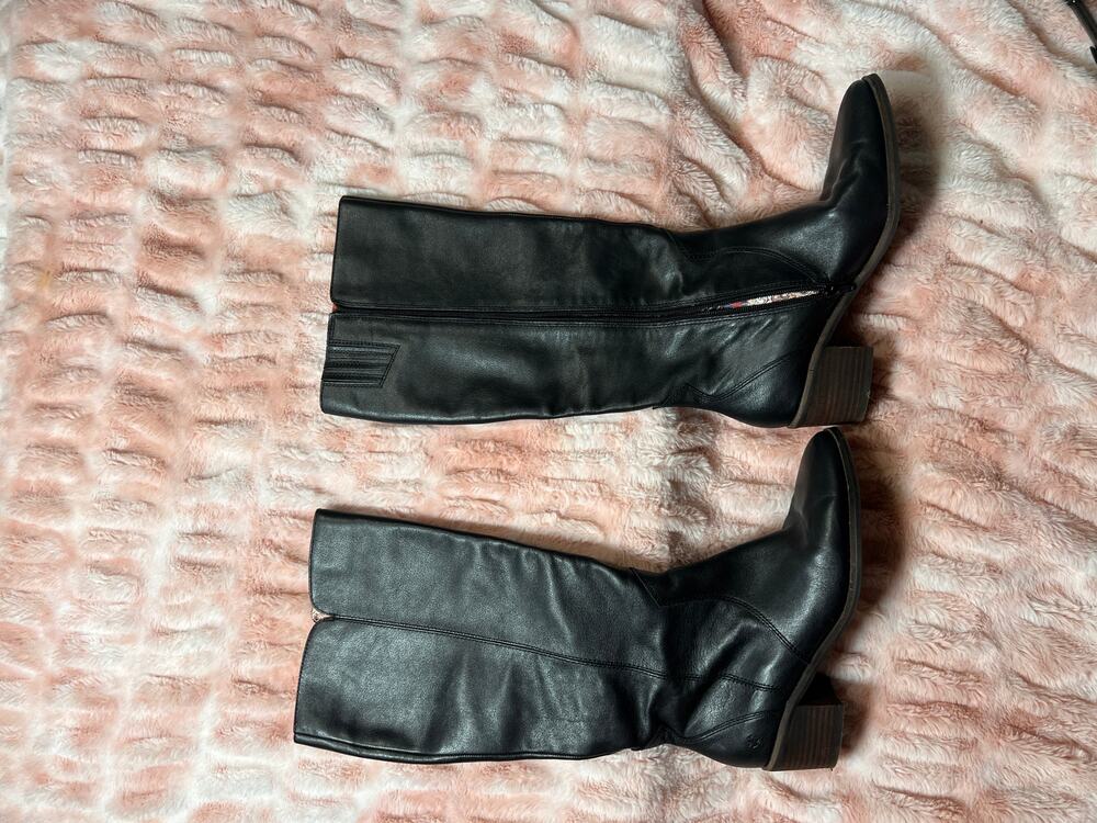 Lucky Brand Womenโs 9.5 Black Leather Knee High Riding Boots Side Zip Equestrian